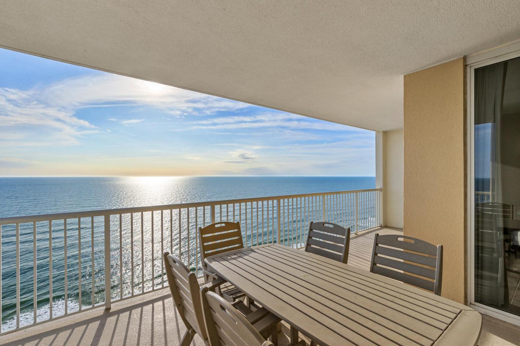 Official Majestic Beach Resort - Over 60 Units - All Ocean Front, Panama City Beach, Fl Exterior foto