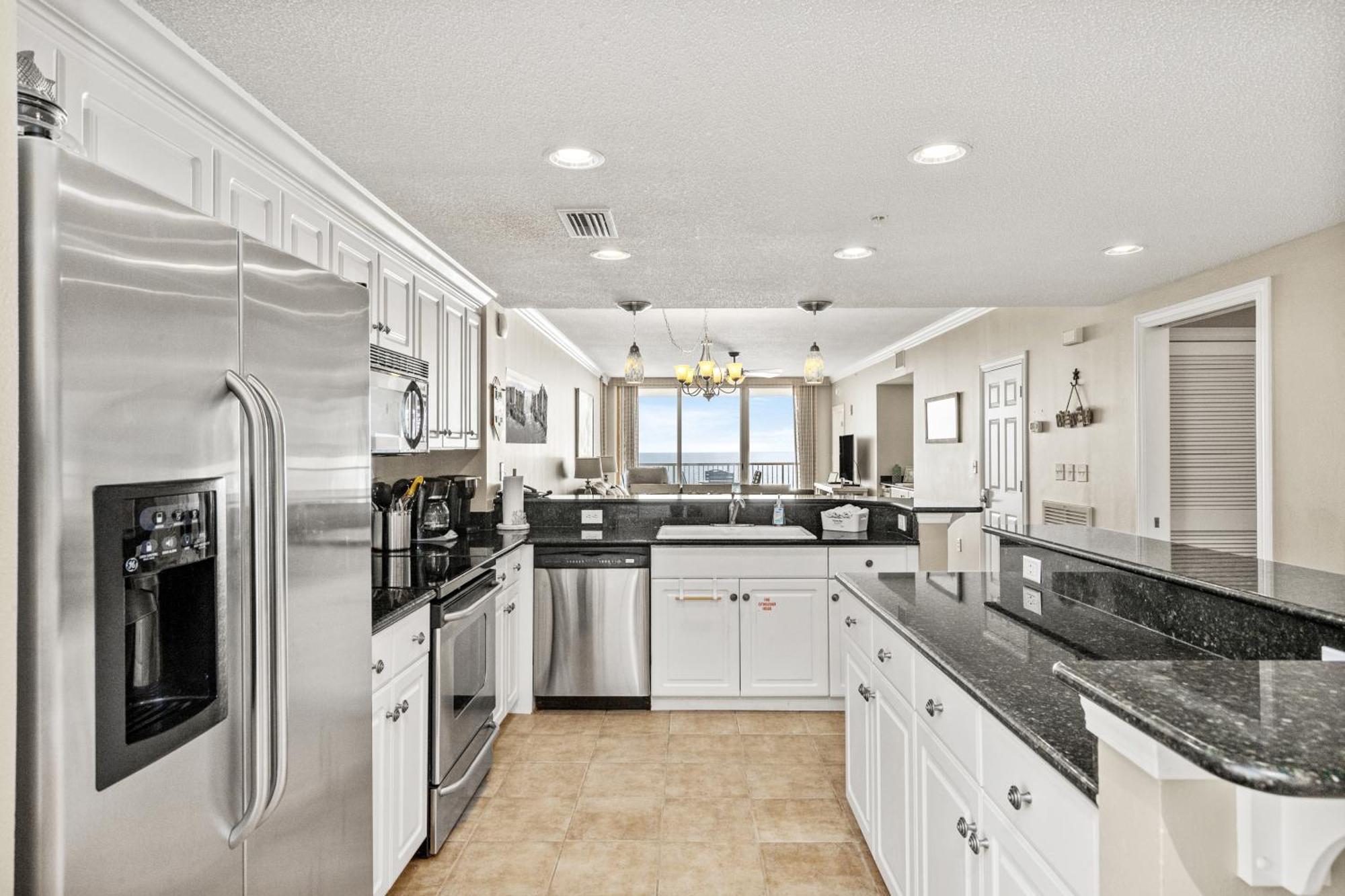 Official Majestic Beach Resort - Over 60 Units - All Ocean Front, Panama City Beach, Fl Zimmer foto
