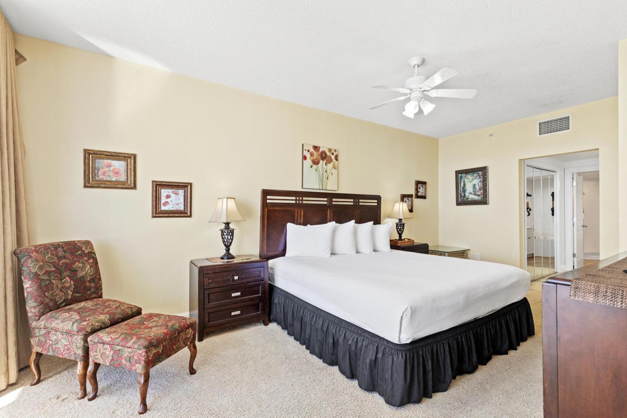 Official Majestic Beach Resort - Over 60 Units - All Ocean Front, Panama City Beach, Fl Exterior foto